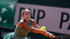 Schmiedlová prvýkrát zdolala Bolsovú a vyrovnala tak svoje maximum na Roland Garros