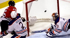 Sekerov prvý gól v sezóne, Edmonton pri Hossovom návrate prehral v Chicagu