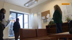 Nevedeli pochovať brata. Keď sa na to pozrela televízia, veci sa pohli