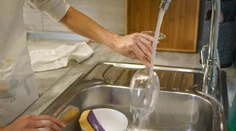 On zarábal, ona sa starala o domácnosť. Muž musí exmanželke vyplatiť 200-tisíc eur za domáce práce