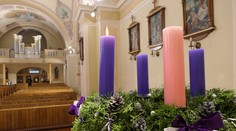 Bohoslužby cez advent zakázali. Predstaviteľom cirkví sa to nepáči, zhoda nie je ani v koalícii