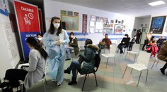 Očkovanie, ako ho poznáme, sa pomaly končí. Župy postupne zatvárajú veľkokapacitné centrá