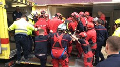 Demontáž podlahy či zákaz v uliciach. Takmer 50 ľudí vo Francúzsku prevážalo 391 kilogramov vážiacu ženu