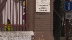 Za stratený vojenský arzenál zbraní budú na ministerstve obrany padať hlavy