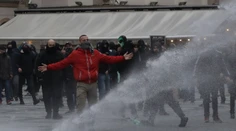 V Prahe sa konal protivládny protest. Polícia použila vodné delá. Babiš reaguje: Som v šoku