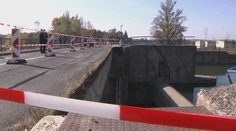 Obyvatelia Strážskeho sa dočkali. Časť zrúteného mosta opravia a dočasne premostia