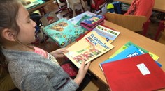 Koniec zbierkam na učebnice? Rodičia už možno nebudú platiť za knihy