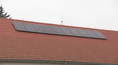 Štát sľubuje lacnejšiu elektrinu tým, ktorí si zaobstarajú solárne panely. K sieti však nie je možné pripojiť každého