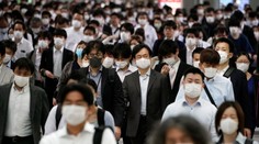 Japonsko chce s očkovaním proti koronavírusu začať v prvej polovici roku 2021