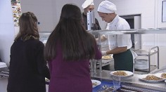 Všetky kuchárky na gymnáziu v Trnave ochoreli. Variť začali študenti