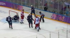 Ovečkin napálil rozhodcu do miesta, kde by si to neželal žiadny muž