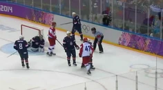 Ovečkin napálil rozhodcu do miesta, kde by si to neželal žiadny muž