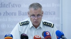 Krvavé detaily z policajného auta: Muž využil len okamih na to, aby dobodal ženu