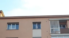 Chlapec chodil po parapete okna, kým jeho opitá matka spala. Paradoxne to nebolo prvýkrát