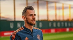Slovensko má brankára v top tíme Európy. Dúbravka sa oficálne pripojil k červeným diablom