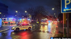 Dvaja zrazení chodci v Žiline za jeden deň. Jeden zostal zakliesnený pod trolejbusom