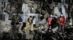 Rusi útočili na Záporožie. Raketa zasiahla bytovku, o život prišli traja ľudia