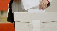 A zase budeme vhadzovať lístky do kartónových škatúľ