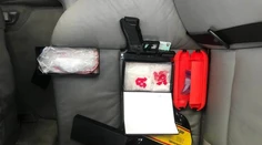 Kamarát chcel pomôcť kamarátovi, ktorý spadol do šachty. Náhodou našli u neho drogy