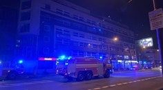 Autentické video z Prievozskej: Hasič po explózii padol na zem. Poklopy tam lietali až do dvojmetrovej výšky