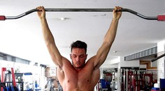 Bodybuilder (30) zavraždil oboch svojich rodičov. Všetko sa začalo obyčajnou prosbou