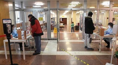 Pravidelné testovanie antigénovými testami môže prispievať k zvyšovaniu nakazených