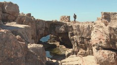 Prevedieme vás prekliatym chorvátskym ostrovom, na ktorom nemôže nikto nikdy prespať