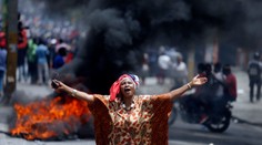 Na Haiti pri prezidentskom paláci to vrie, ľudia protestujú proti korupcii