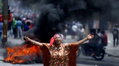 Na Haiti pri prezidentskom paláci to vrie, ľudia protestujú proti korupcii