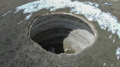 FOTO: Turecko zaplavujú obrovské krátery. Tvoria sa aj na poliach a v blízkosti domov