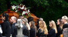 S profesorom, ktorý sa postavil útočníkovi vo Vrútkach, sa lúčili stovky ľudí