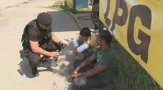 Maďarská polícia zatkla Slováka, ktorý v aute prevážal migrantov