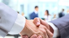 Podnikatelia by mali platiť DPH až po úhrade faktúry odberateľom