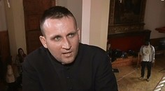 Mladý kňaz má u veriach veľký úspech. Rapuje o Bohu