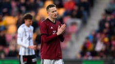 Keď priznal homosexualitu, svet mu tlieskal. Teraz šoféroval bez preukazu a odmietol test na drogy