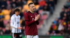 Keď priznal homosexualitu, svet mu tlieskal. Teraz šoféroval bez preukazu a odmietol test na drogy
