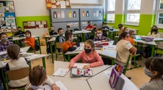 Zmena vo vyhláške. Žiaci nebudú musieť mať počas vyučovania respirátor či rúško
