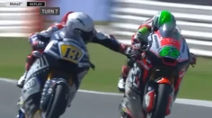 Jazdca Moto2 Fenatiho vyhodili z tímu. Jeho hlúpy skrat ohrozil život konkurenta