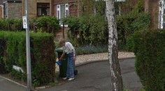 Žena zažila šok. Vďaka Google Earth uvidela mŕtvu mamu, ako polieva kvety