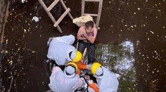 Turista spadol pri úteku pred divým psom do studne. Zachránili ho až po šiestich dňoch