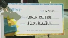 Výherca rekordného jackpotu prvýkrát ukázal tvár. Takto vyzerá úsmev jedného z najväčších šťastlivcov