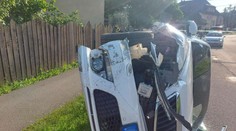 Za volant si mamička sadla na mol opitá. So štvorročnou dcérou sa v aute prevrátili na bok