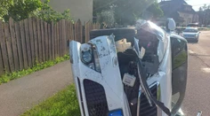Za volant si mamička sadla na mol opitá. So štvorročnou dcérou sa v aute prevrátili na bok