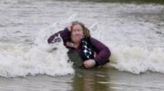 Scéna ako z hororu. Temža zaplavuje domy, evakuácie sú v plnom prúde