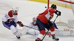 Barkov dal hetrik a stal sa hviezdou večera v NHL. Najmä jeho druhý gól sa musel páčiť