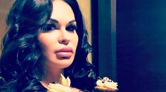 Má ich obrovské! Do pŕs si pichá kyselinu hyalurónovú, aby vyzerala prirodzene