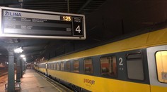 Vlak, ktorý stál v Bratislave niekoľko hodín pre podozrenie na koronavírus, dorazil do Žiliny