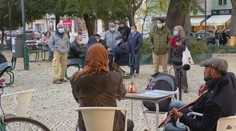 Očkovanie či rúška. Každá európska krajina má rovnaké zbrane proti vírusu. Prečo nefungujú rovnako?