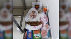 FOTO: Klobásy, mäso i mliečne výrobky. Colníci na letisku počas leta zaistili tiež tisíce kusov cigariet