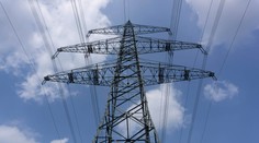 Energetická kalamita: Na západnom a strednom Slovensku sú tisíce ľudí bez elektriny